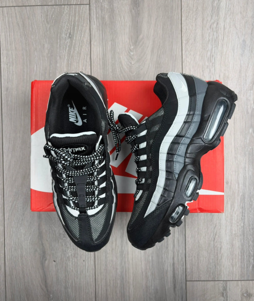 Black and white AIr Maxx